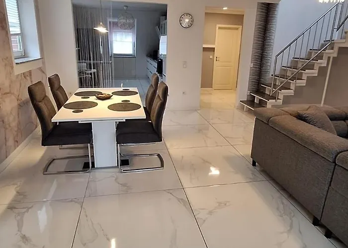 Modern Near Airport Διαμέρισμα