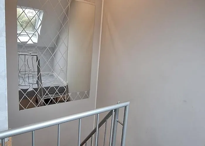 Διαμέρισμα Modern Near Airport *